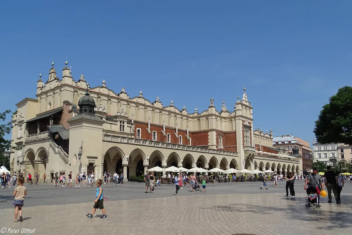 Cloth Hall (Sukiennice) Visitor Guide: History, Tickets & Tips