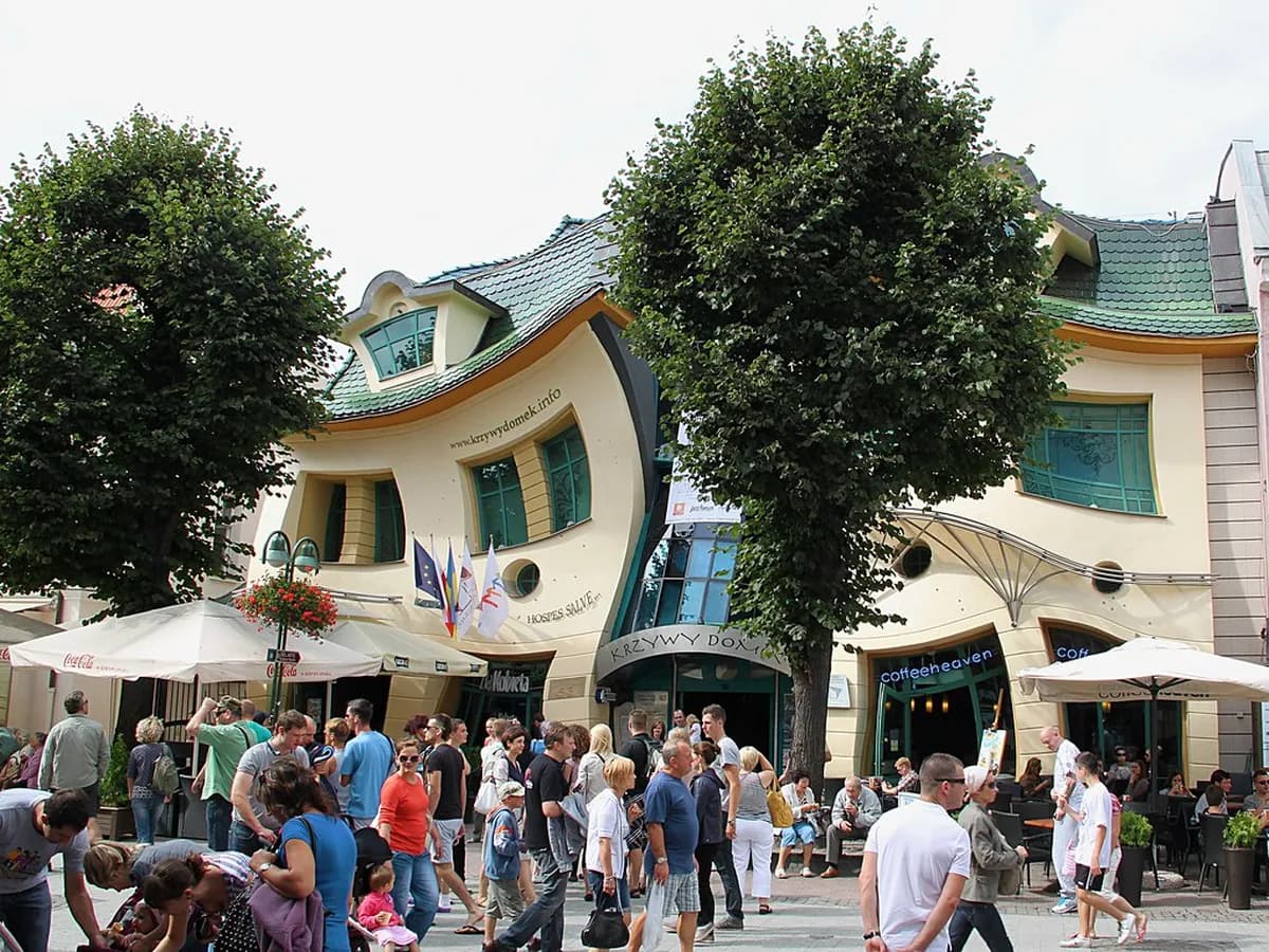 Crooked House (Krzywy Domek) Visitor Guide: 8 Essential Tips