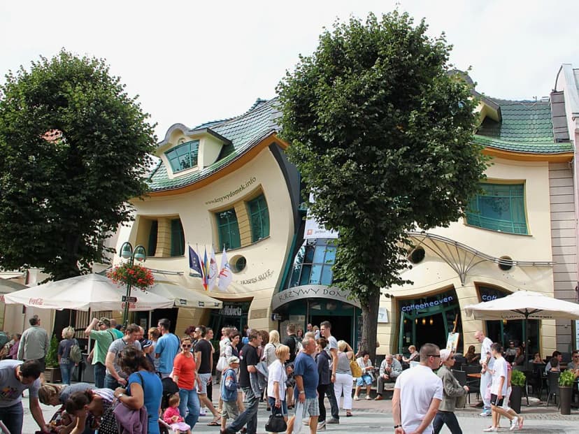 Crooked House (Krzywy Domek) Visitor Guide: 8 Essential Tips