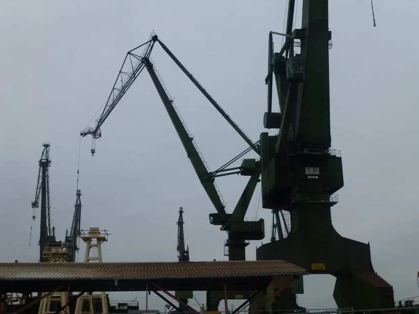 Gdańsk Crane (żuraw) Visitor Guide Travel Guide