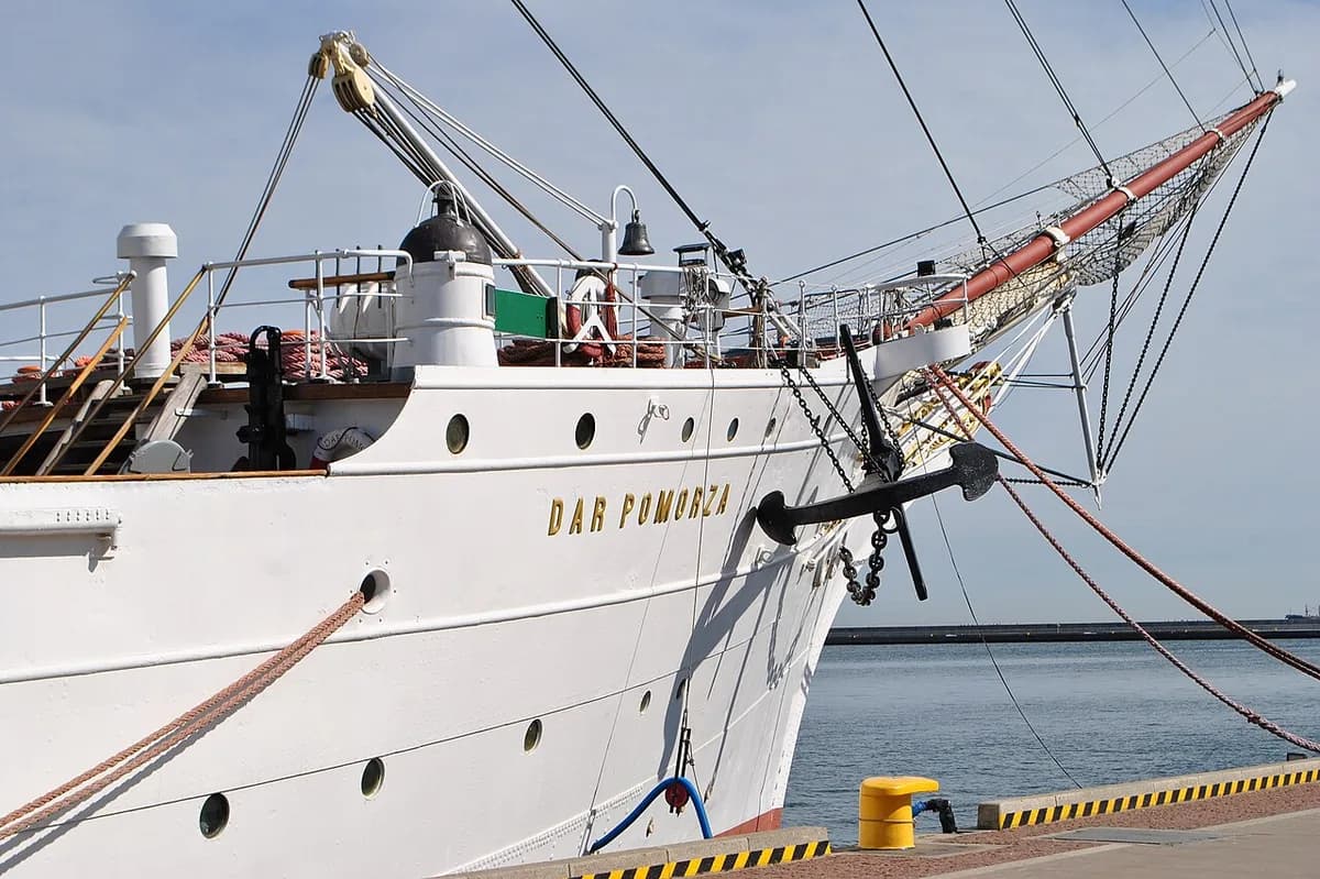 Gdynia Museum Ships Guide: Dar Pomorza & ORP Błyskawica (2026)