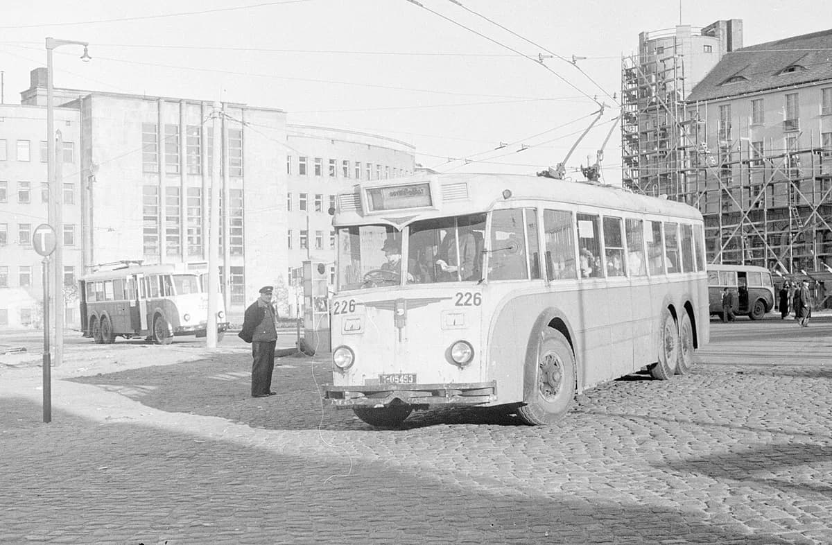 Getting Around Gdynia: SKM, Trolleybuses & Transport (2026)