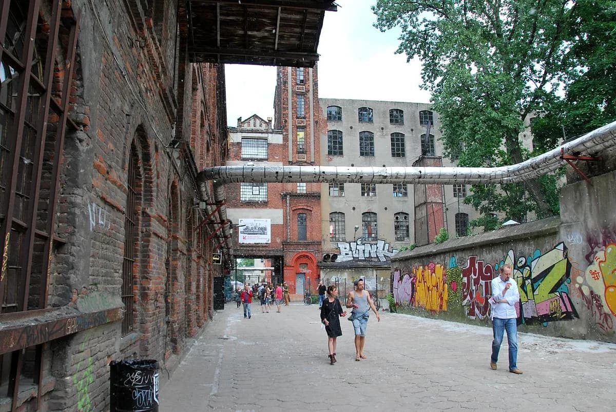 Łódź Nightlife Guide: Bars, Clubs & OFF Piotrkowska (2026)
