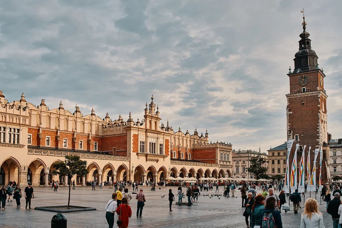 Main Market Square (Rynek Główny) Visitor Guide: Tips & Highlights