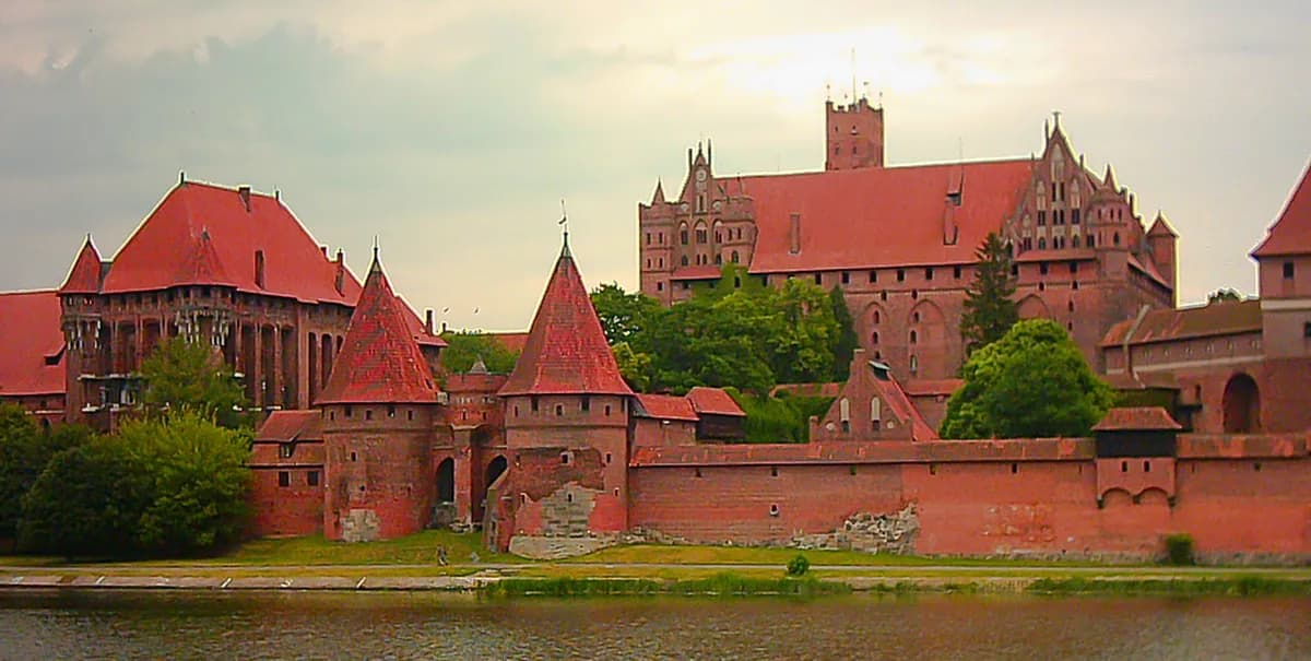 Malbork Castle Visitor Guide: Plan Your Day Trip from Gdansk