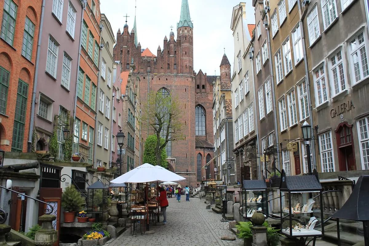 Mariacka Street Visitor Guide: Explore Gdansk's Historic Amber Gem