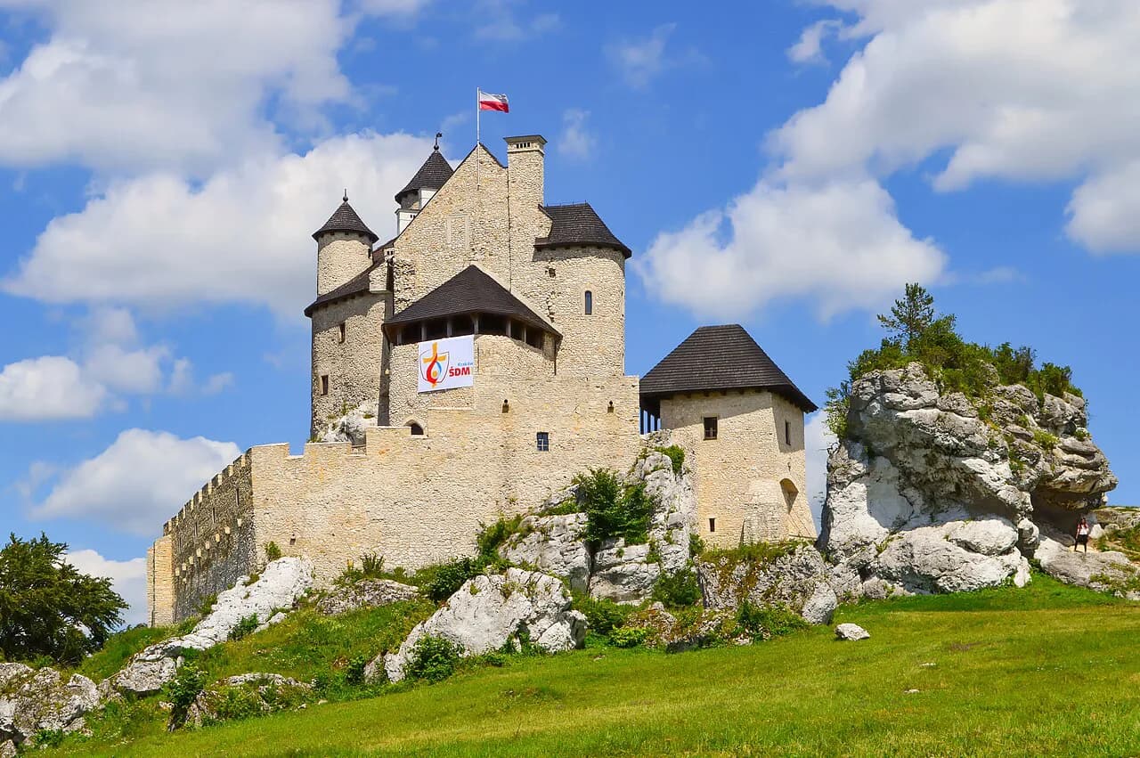 Ogrodzieniec Castle Eagle's Nest Trail: 2026 Visitor Guide