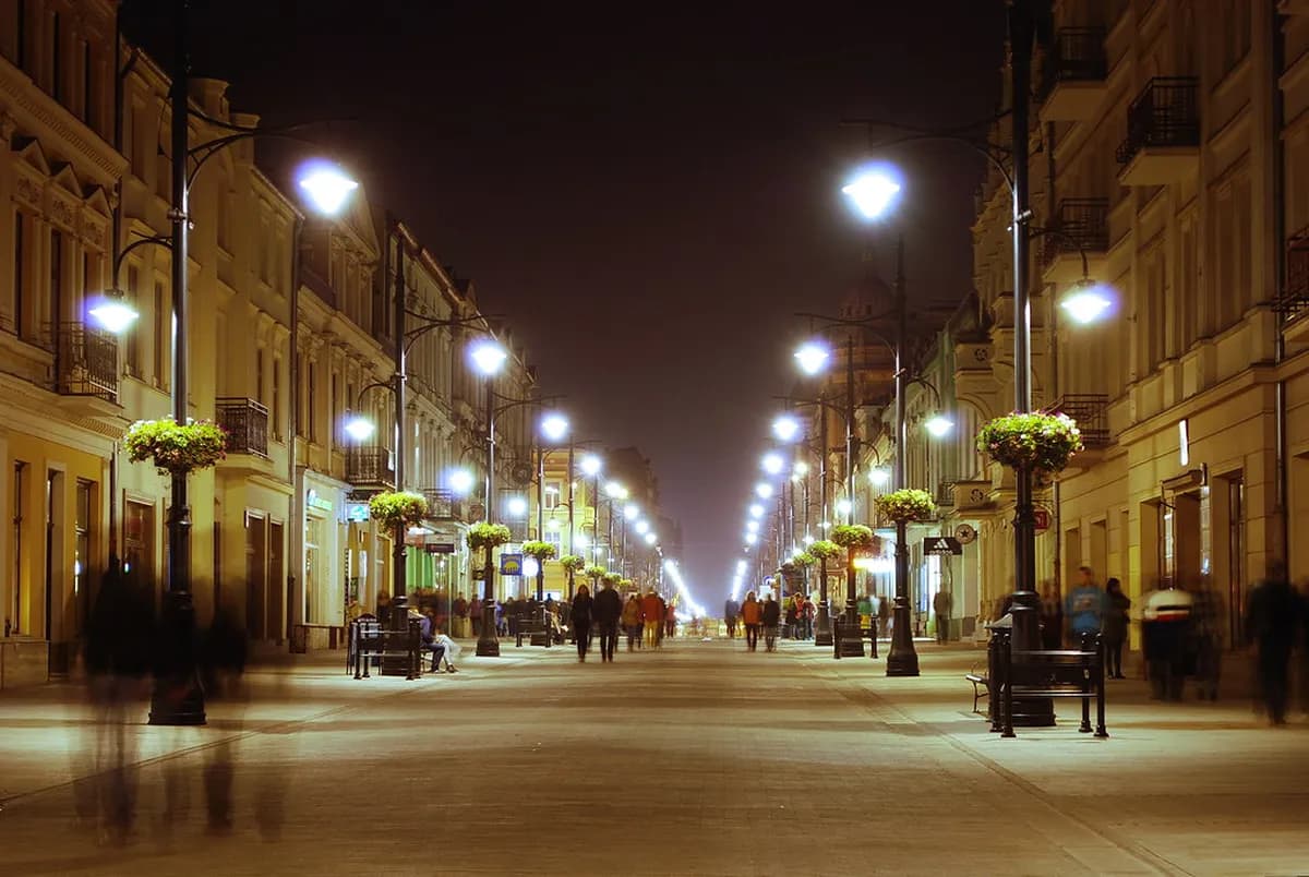 Piotrkowska Street Visitor Guide: 10 Essential Stops (2026)