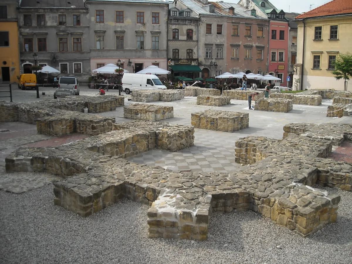Po Farze Square (Plac Po Farze) Visitor Guide: History & Tips