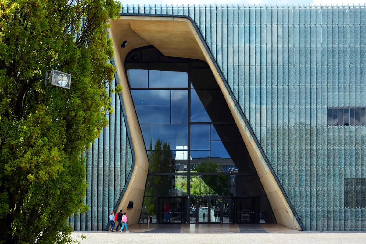 POLIN Museum of the History of Polish Jews: 6 Key Visitor Insights