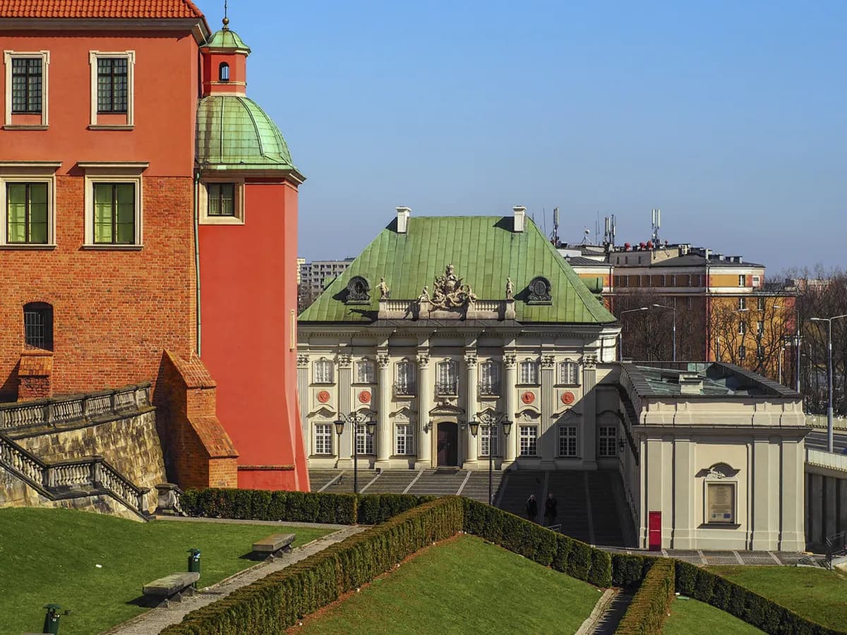 Royal Castle in Warsaw Visitor Guide: 6 Key Insights