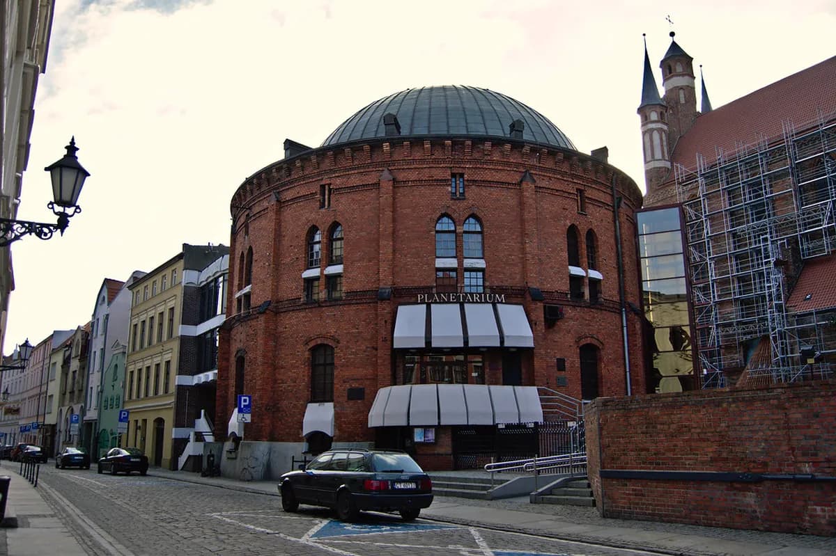 Toruń Planetarium Visitor Guide: 10 Things to Know and See