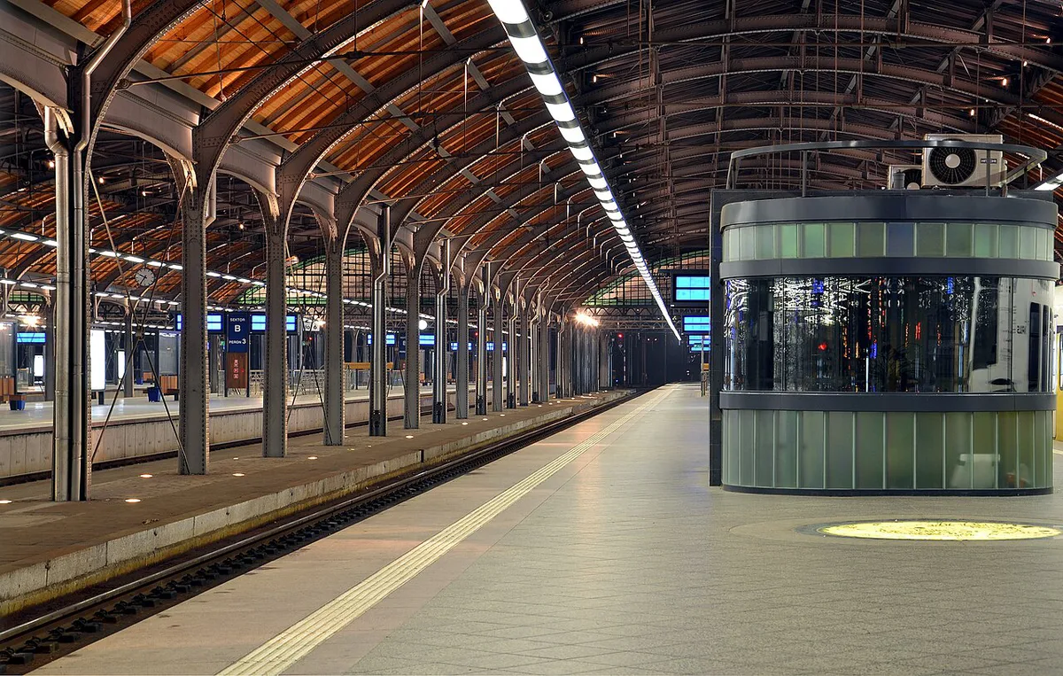 Wrocław Główny (Breslau Hauptbahnhof) by night — 2