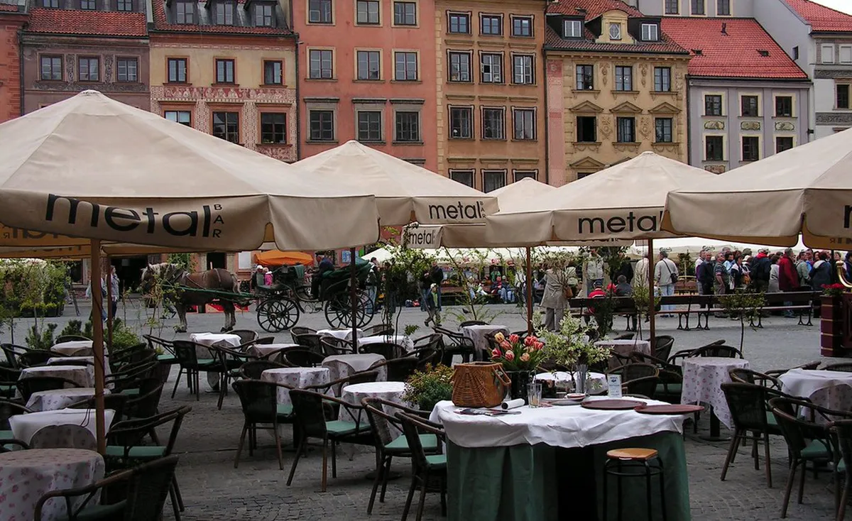 Hotel Comparison at a Glance — a scene in Warsaw