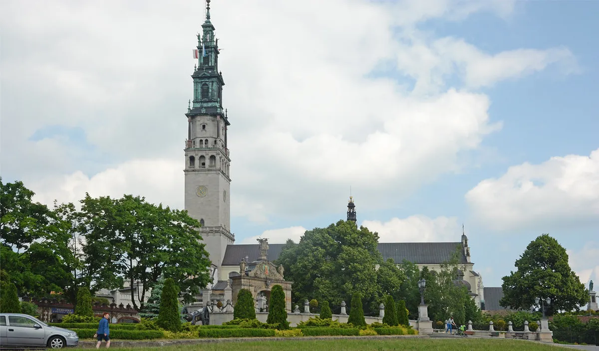 Planning Your Visit: Hours, Admission, and Getting There in Czestochowa