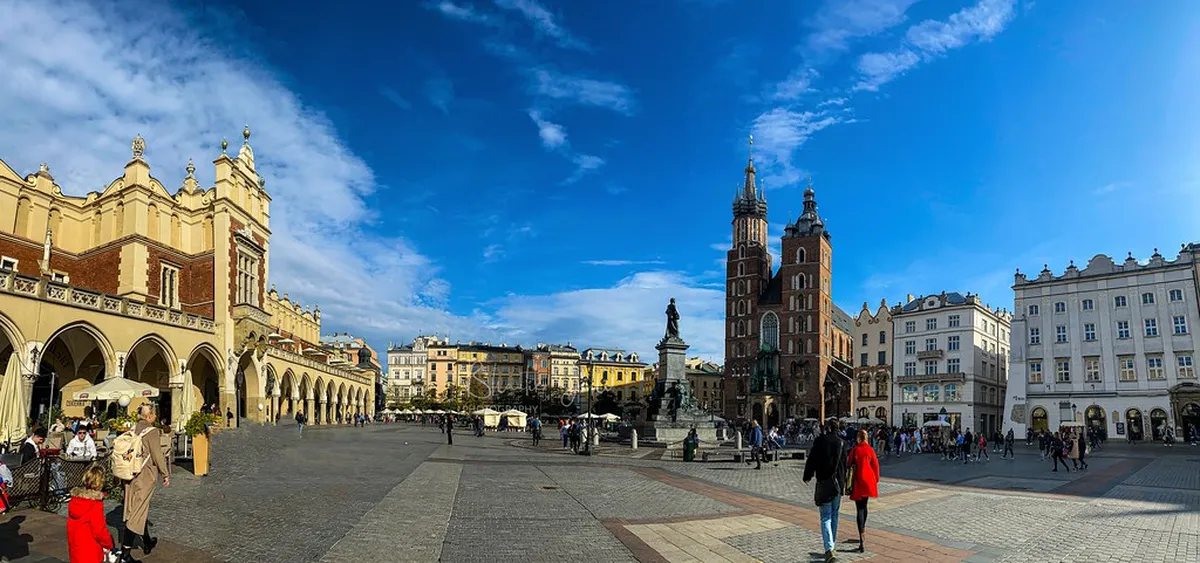 Crowds on Krakow's Rynek Główny (Main Market Square), one of Poland's main pickpocketing hotspots